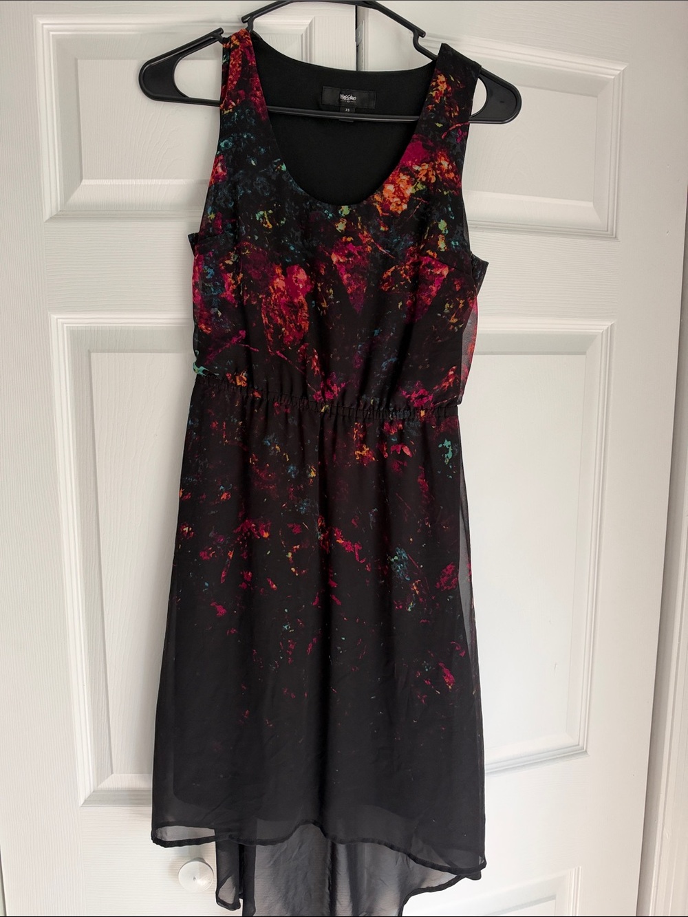 Flowy spatter design dress